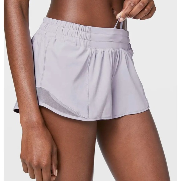 LULULEMON- Hotty Hot Low-Rise Lined Short 2.5" - Picture 4 of 6